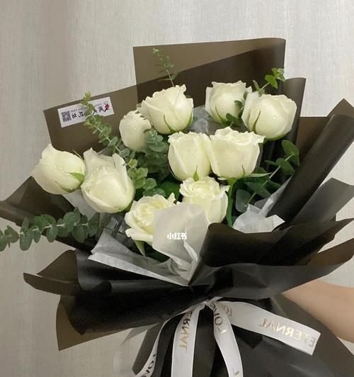 二十一朵白玫瑰的花语——爱的真诚与纯洁（传递真挚情感的白玫瑰，让爱永不褪色）