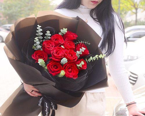 11朵玫瑰花的意义及象征（纯洁、美丽、真爱，11朵玫瑰花代表的情感表达）