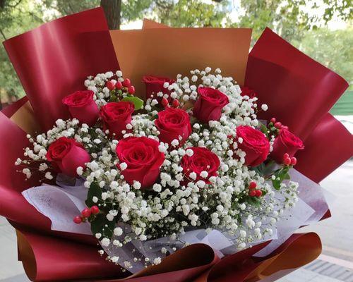 9朵玫瑰花的意义与象征（一束芬芳的爱意缔造永恒的誓言）