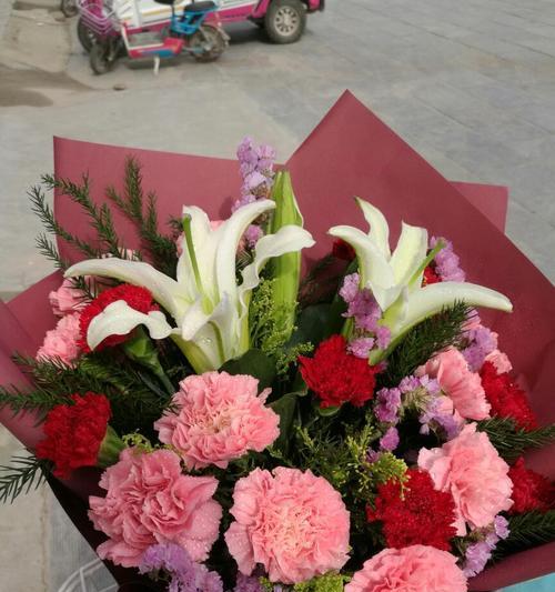 爱情花语揭秘（百合花语传递着你是我的的浪漫爱情）