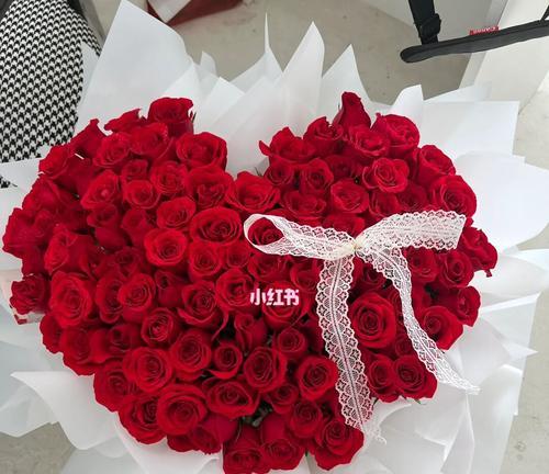 玫瑰花朵数的象征意义（探索玫瑰花朵数与情感的关系）