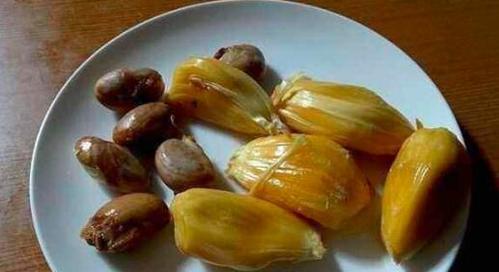 菠萝蜜果核到底能不能吃（详解菠萝蜜果核的营养价值和可食用性）