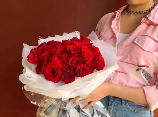 100朵玫瑰代表什么意思？100朵玫瑰的花语是什么？