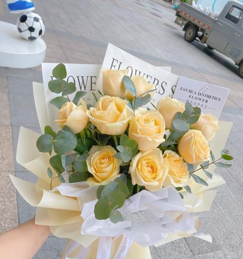 11朵香槟玫瑰可以搭配几朵百合花呢吗