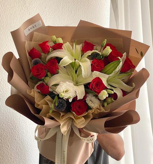 百合花和玫瑰花混搭有什么特别含义？