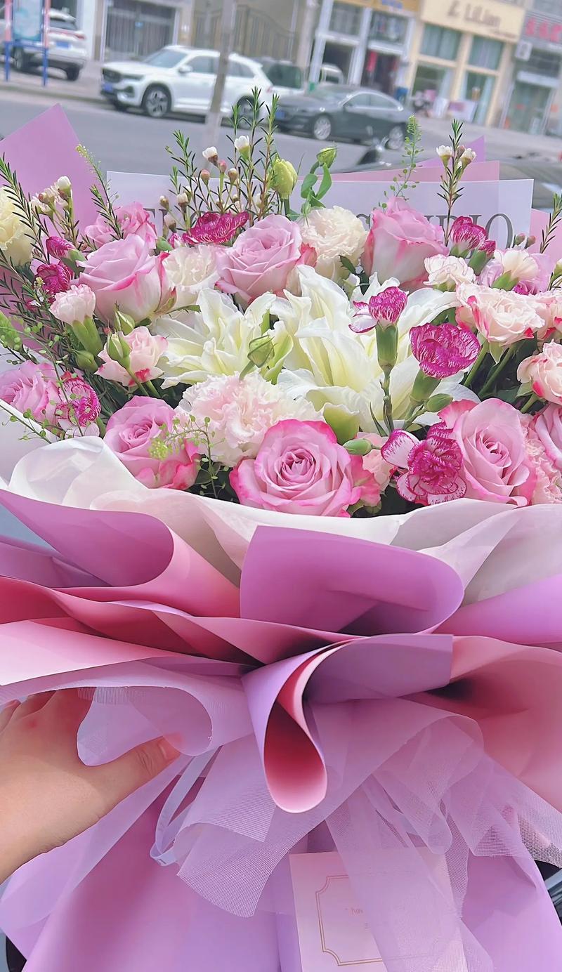 百合花和玫瑰花混搭有什么特别含义？