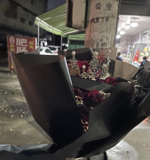 转场时扔玫瑰花有何特殊含义？