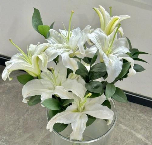 香水百合插花的技巧有哪些？怎样插出美观的香水百合花束？