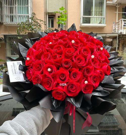 52朵红玫瑰代表什么？花语中有什么特别意义？