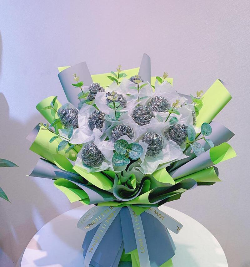 洋娃娃花束的花语和寓意是什么？它通常用来表达什么？
