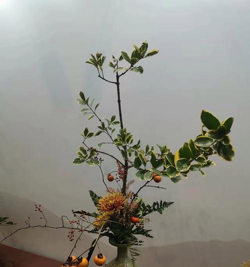 树桩上插花有何特别含义？