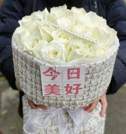 19朵白玫瑰的花语是什么？这种数量的白玫瑰有何特别寓意？