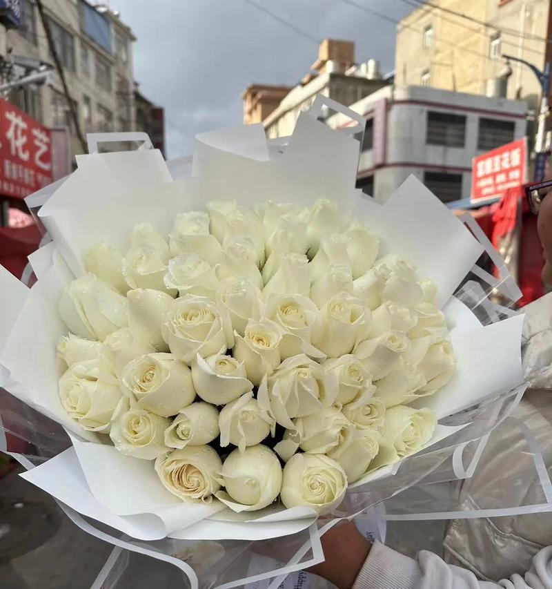 19朵白玫瑰的花语是什么？这种数量的白玫瑰有何特别寓意？