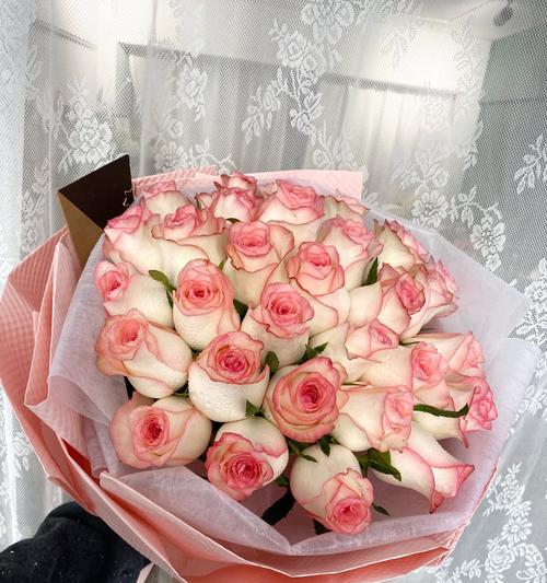 33朵红袖玫瑰代表什么？花语有何深意？