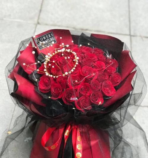 33朵红袖玫瑰代表什么？花语有何深意？