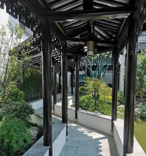 花语堂楼宇门拆除的原因是什么？