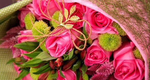 香槟玫瑰红色玫瑰花代表什么？它们的花语寓意是什么？