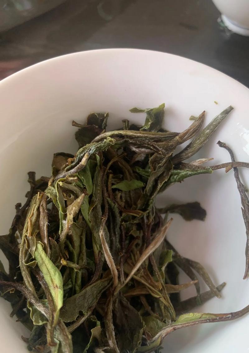 牡丹花修剪叶子的原因是什么？