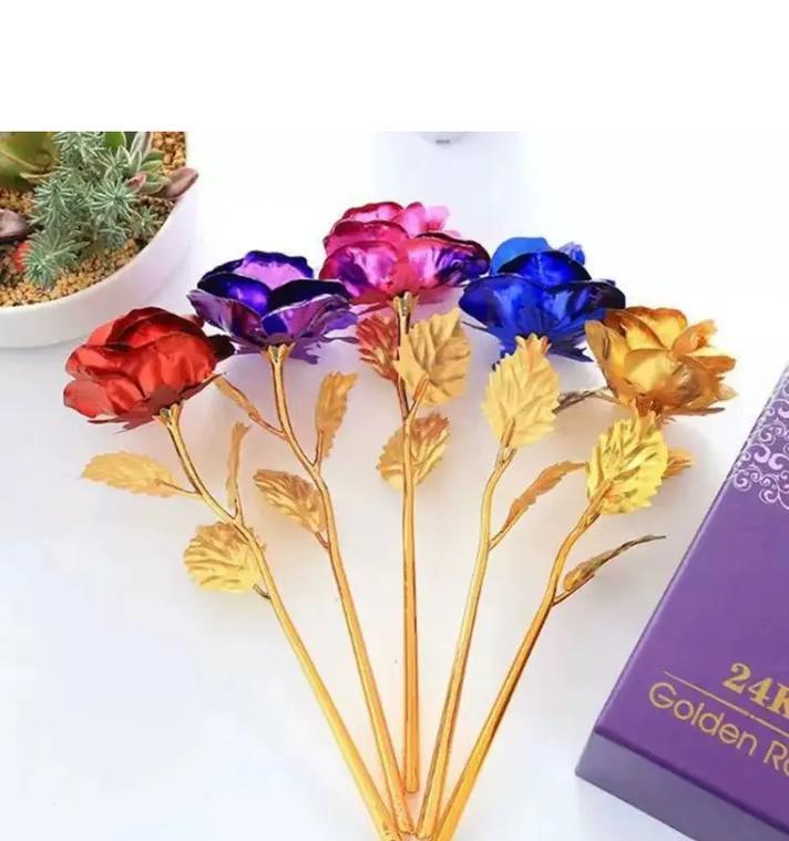 平叉玫瑰花搭配哪种叶子更合适？