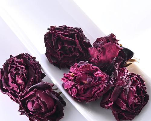 精选墨红玫瑰的花语是什么？它有何特别之处？