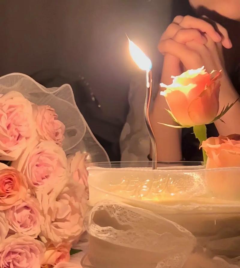 小太阳玫瑰花的寓意与情感表达深度解析