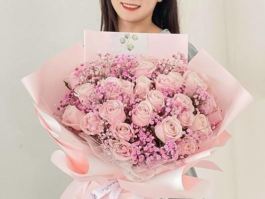 白粉玫瑰的花语是什么？购买时需要注意什么？