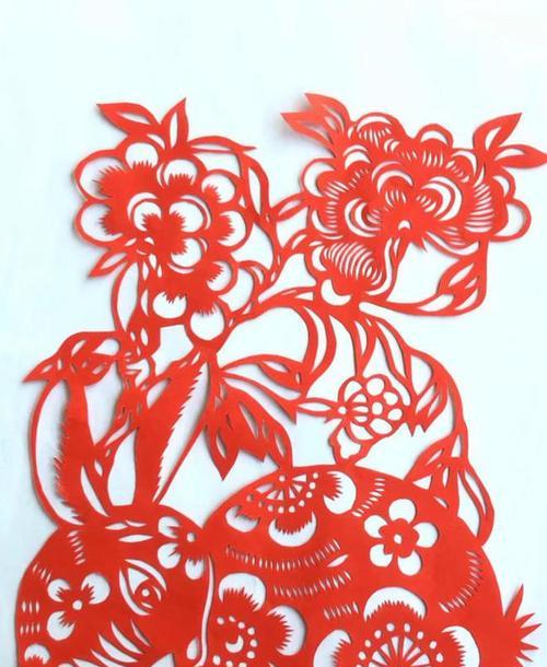 窗花里的花寓意和象征是什么？如何解读传统窗花的深层含义？