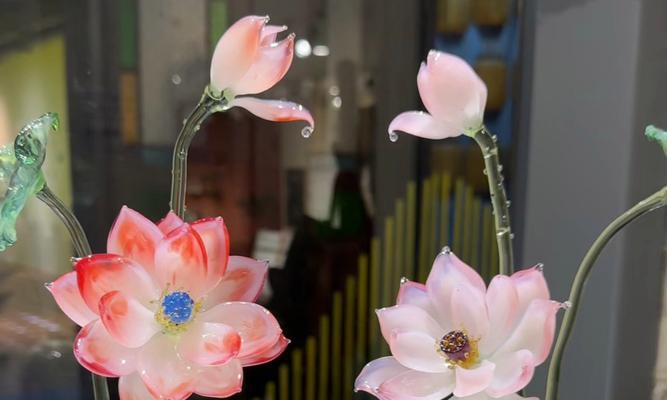花朵被玷污的象征意义是什么？肮脏的花在文化中的含义是什么？