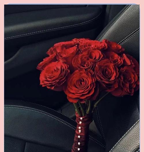 捧花的人象征着什么？捧花行为背后的深层含义是什么？