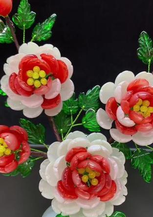 哪些花寓意光明和神圣？它们象征着什么？