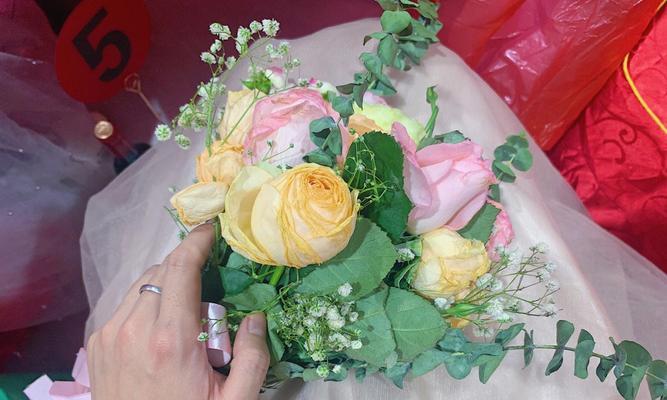 军装送手捧花有何寓意？它象征着什么？