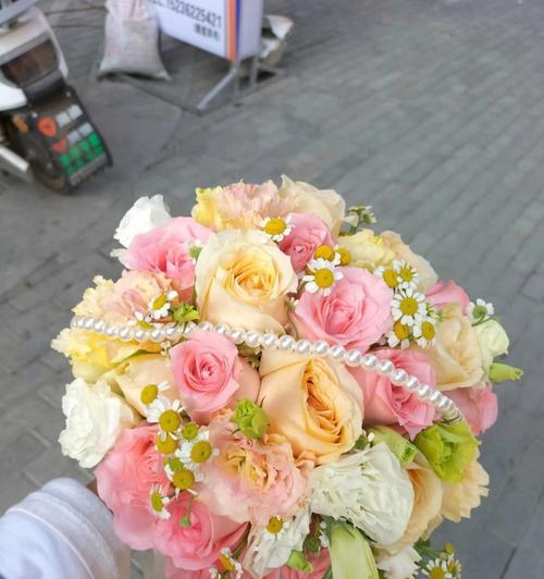 在大街上送手捧花有什么寓意？这种行为背后的意义是什么？