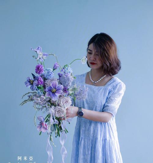 外景蓝色手捧花有何寓意？