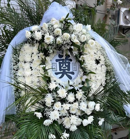 素色花朵的象征意义是什么？