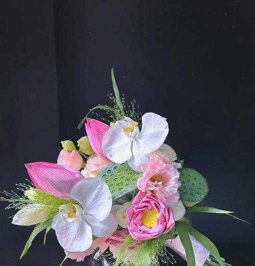 手捧花通常代表什么寓意？