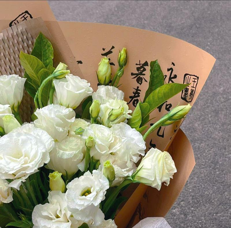 白色花束花语是什么？它代表了什么含义？
