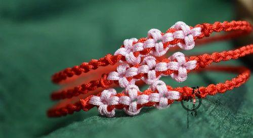 双面红色四花手链有何寓意？红色手链的象征意义是什么？