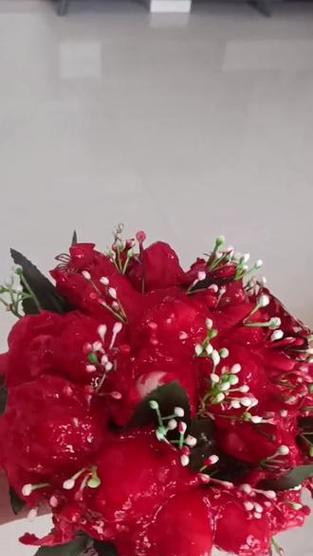 婴儿扔手捧花的寓意是什么？它在传统中代表了什么？