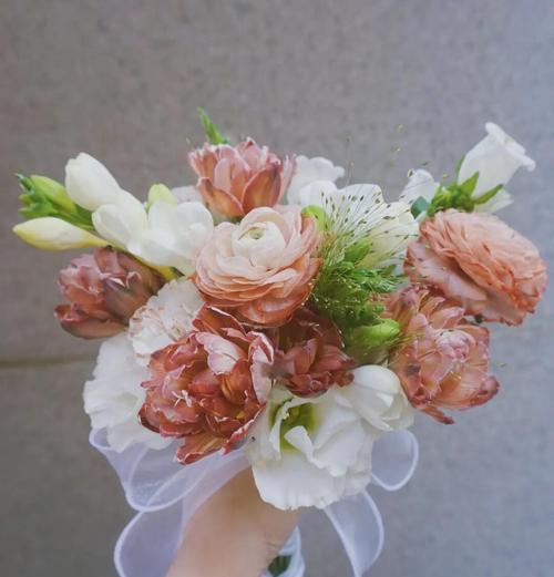 咖色香槟手捧花代表什么？咖色香槟手捧花的寓意是什么？