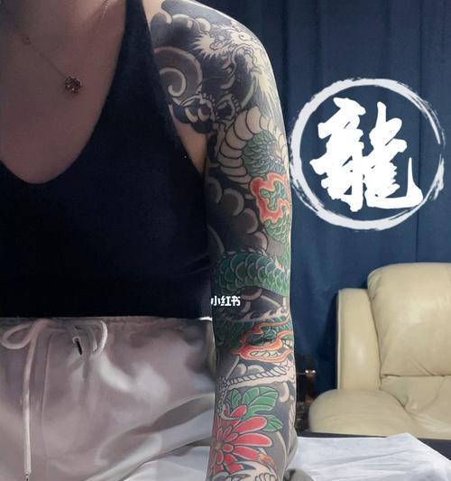 纹花臂代表了什么文化意义？纹身中的花臂有何深层含义？