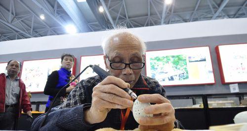 老人送老鞋花有何寓意？它在文化中代表什么？