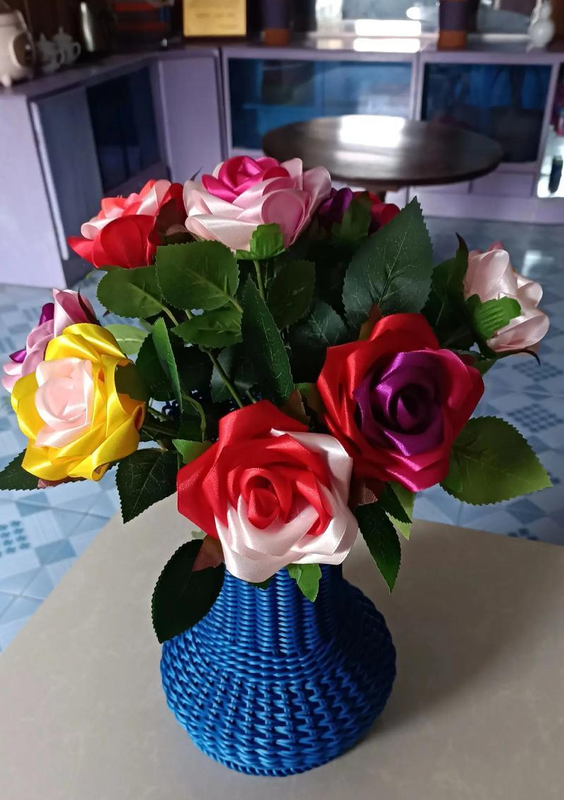 宝蓝色玫瑰花代表什么含义？