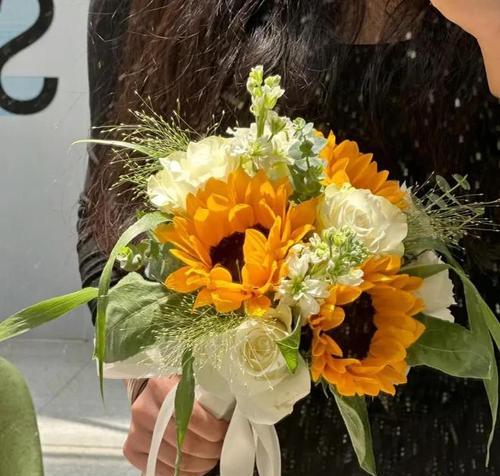 阳光向上的手捧花有哪些？手捧花的寓意和选择方法是什么？