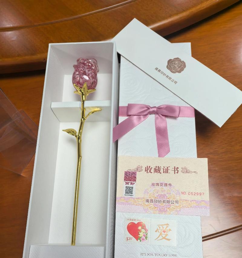 七朵蓝白色玫瑰花的寓意是什么？蓝白色玫瑰组合的花语有哪些？