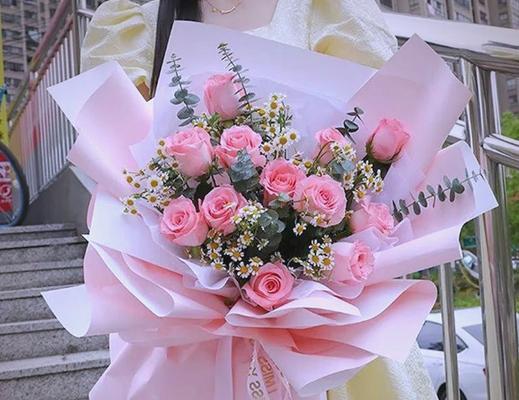 粉色玫瑰花适合送给谁？粉色玫瑰花的寓意是什么？