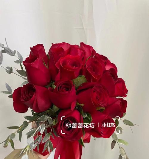 百支玫瑰手捧花代表什么？手捧花中百支玫瑰的含义是什么？