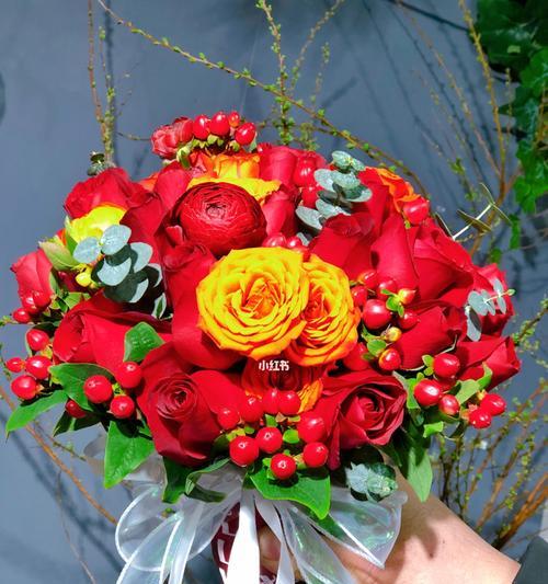红色玫瑰手捧花代表什么？手捧花中玫瑰的寓意是什么？