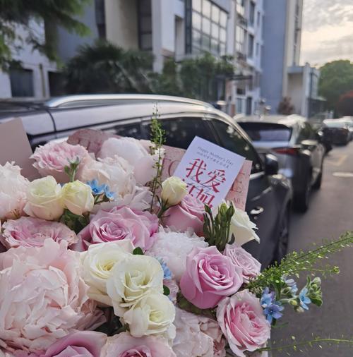 粉色玫瑰的手捧花寓意是什么？手捧粉色玫瑰花束有何特别含义？