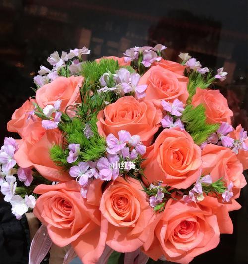 粉色玫瑰的手捧花寓意是什么？手捧粉色玫瑰花束有何特别含义？