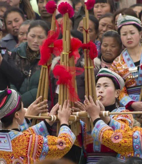 苗族跳花节的含义是什么？跳花节在苗族文化中代表什么？